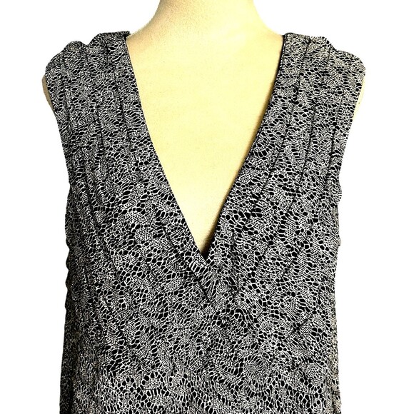 Dressbarn Collection Black Shutter Pleat Sleeveless V Neck Sheath Dress 16W - Picture 2 of 10